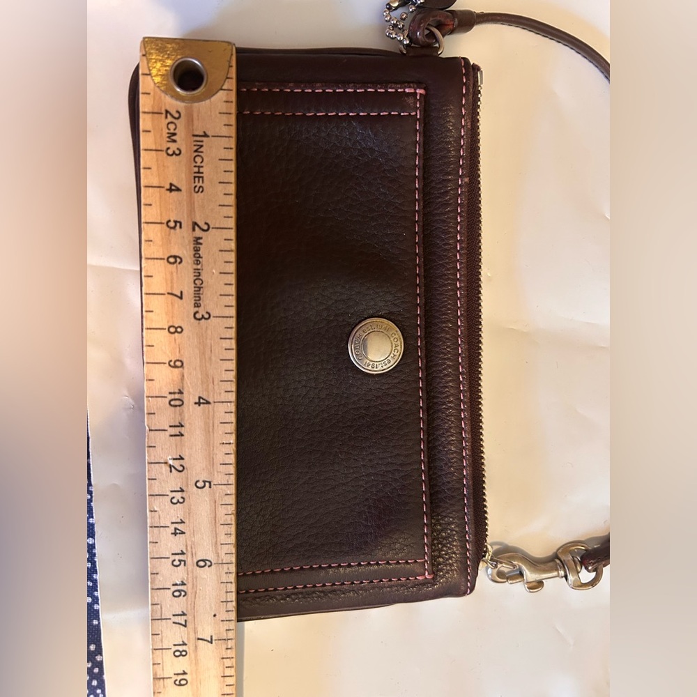 Vintage Coach Brown Pebbled Leather Wristlet - Picture 4 of 7